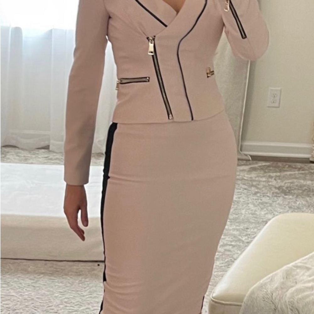 Bebe suit 2 piece skirt size 4 jacket size 0
